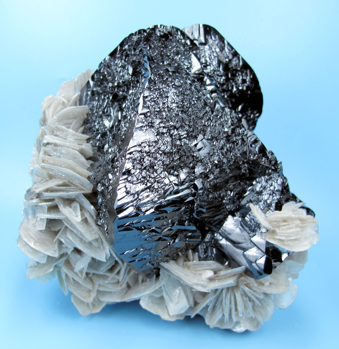 Cassiterite specimen - rock identification