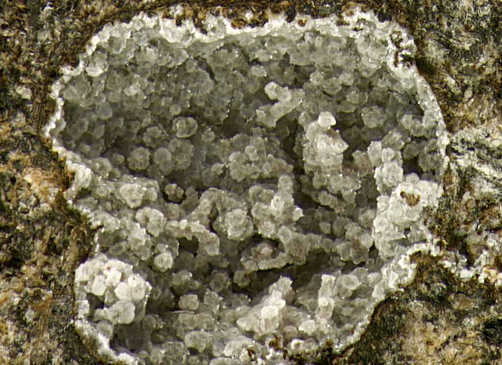 Cowlesite specimen - rock identification