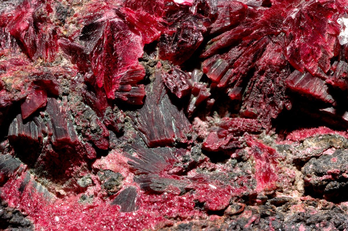 Erythrite specimen - rock identification