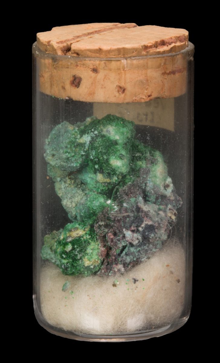 Euchlorine specimen - rock identification