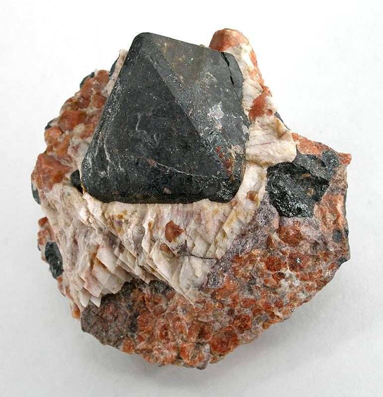 Franklinite specimen - rock identification
