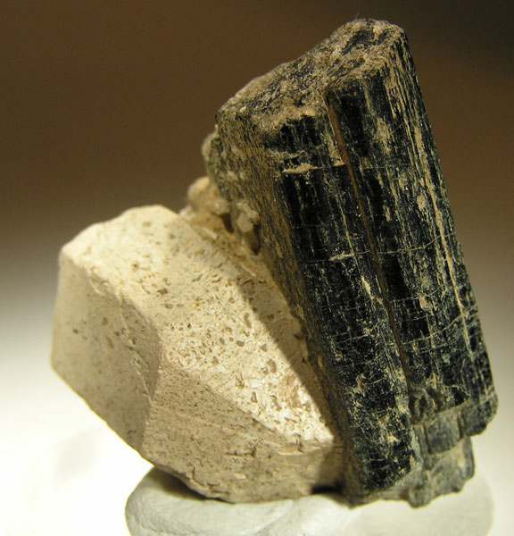 Hornblende specimen - rock identification