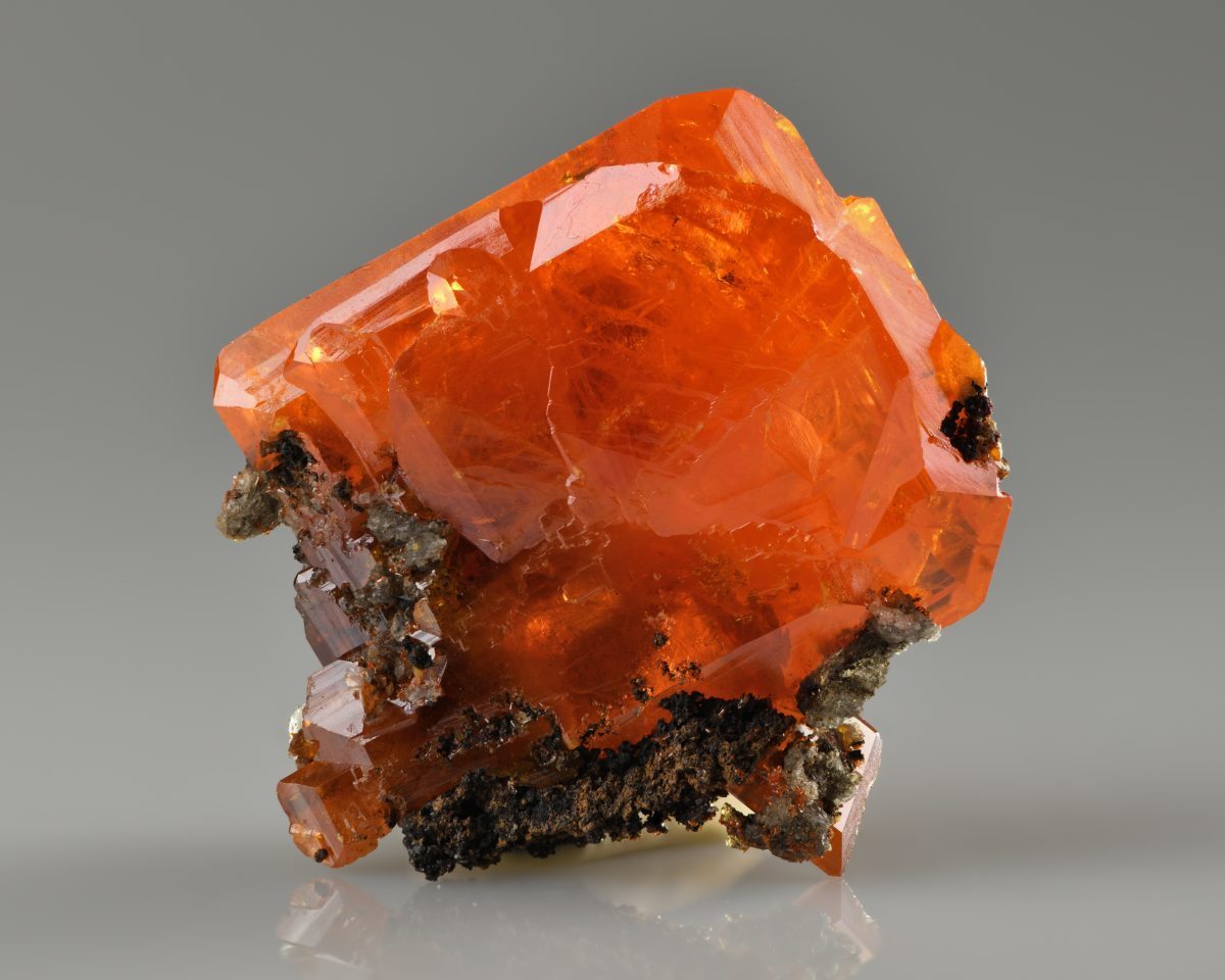 Wulfenite specimen - rock identification